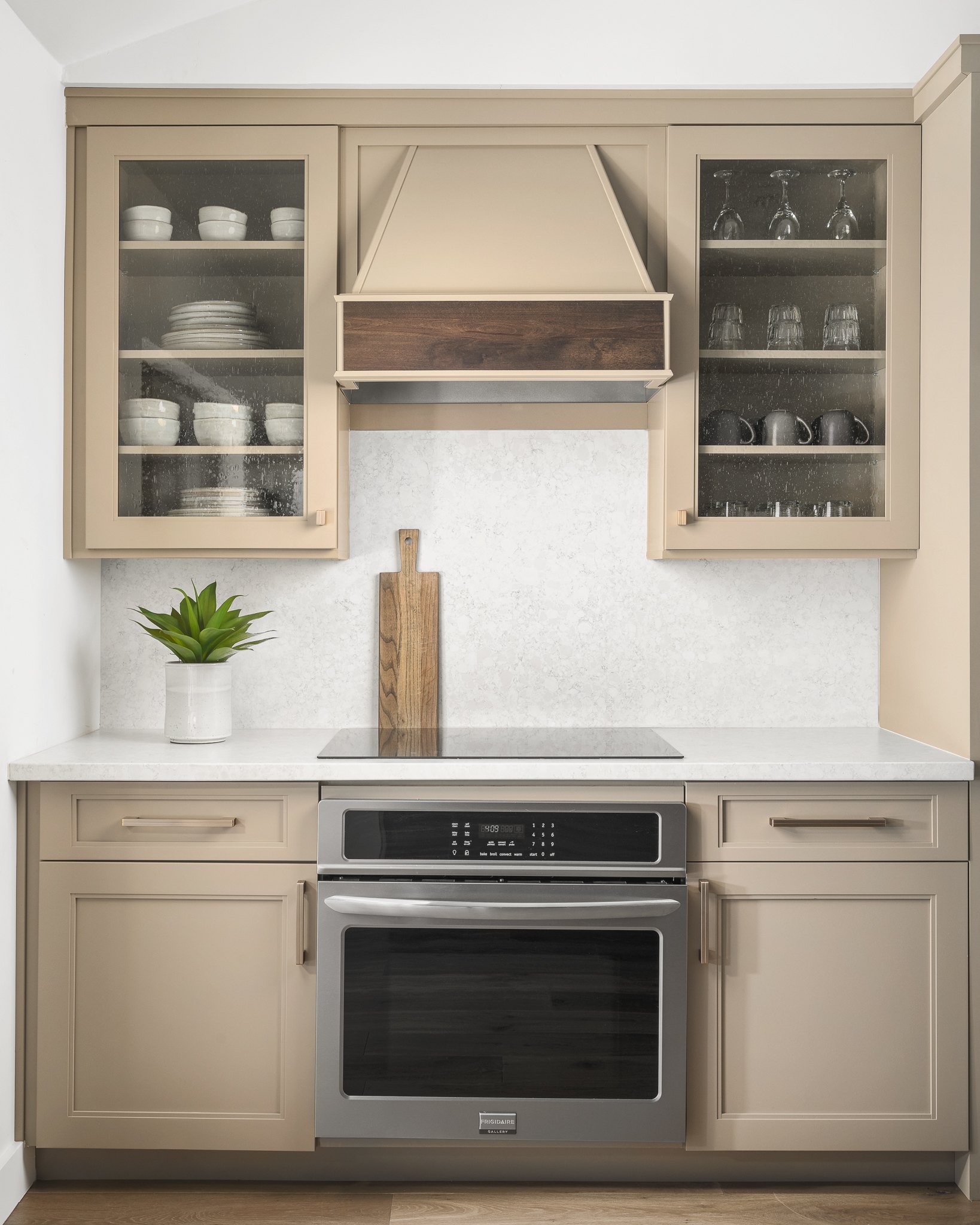 Warm Custom Cabinet Design in Transitional Kitchen