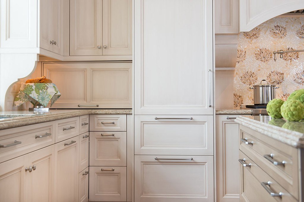 Where To Place Your Cabinetry Hardware, Should You Put Hardware On Kitchen Cabinets