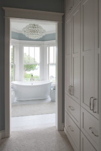 StudioM_ECTradStyleHome_WebRes_PrimaryBath-04