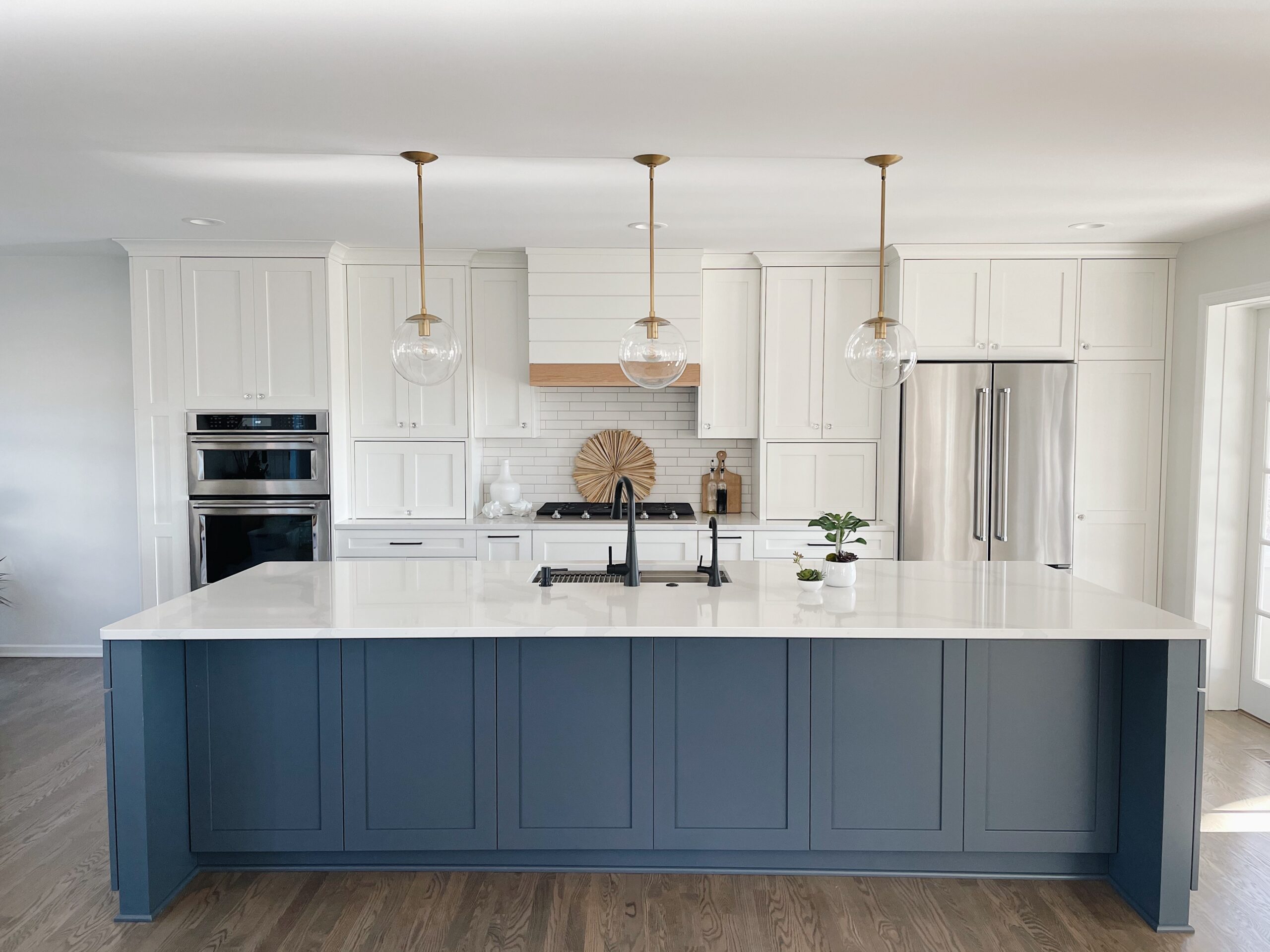 SW_2021_WhiteTransitional_Kitchen-01