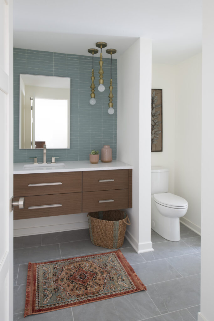 StudioM_MidCenturyModernHome_SecondaryBath-01